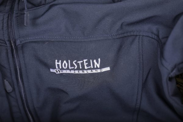 broderie logo sur le coeur vest softshel holstein switzerland